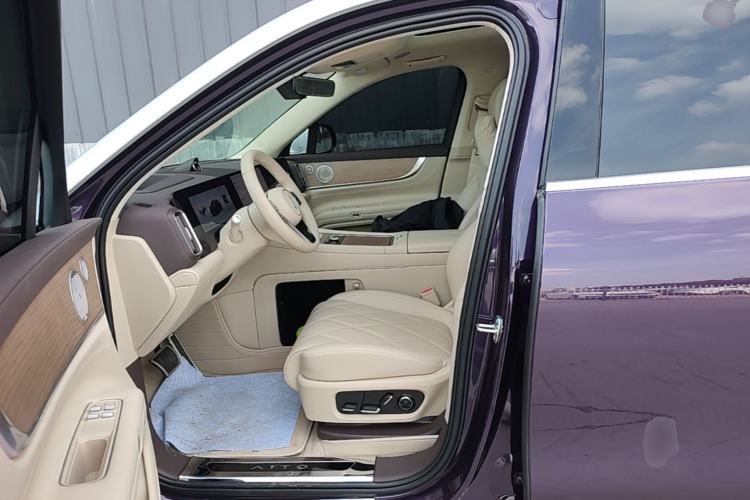 Used Hima AITO M9 2025 Extended-Range Ultra Version 52 kWh 6-Seater Left Front Seat