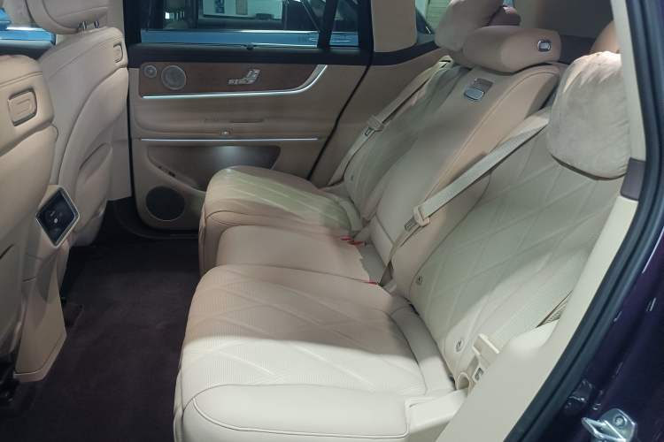 Used Hima AITO M9 2025 Extended-Range Ultra Version 52 kWh 5-Seater Edition Left Rear Seat