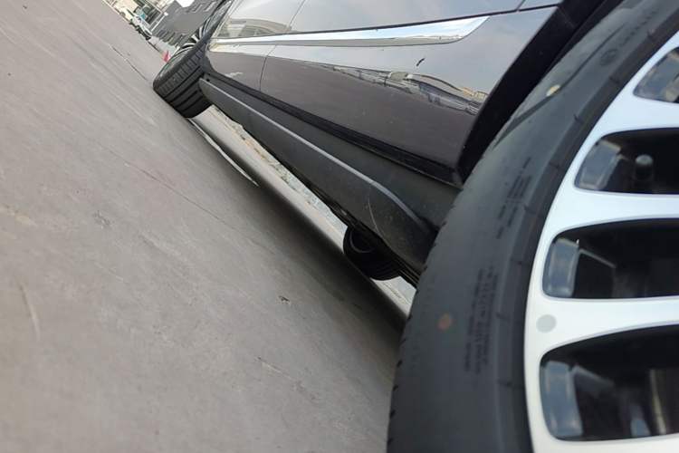 Used Hima AITO M9 2025 Extended-Range Ultra Version 52 kWh 6-Seater Left Side Sill