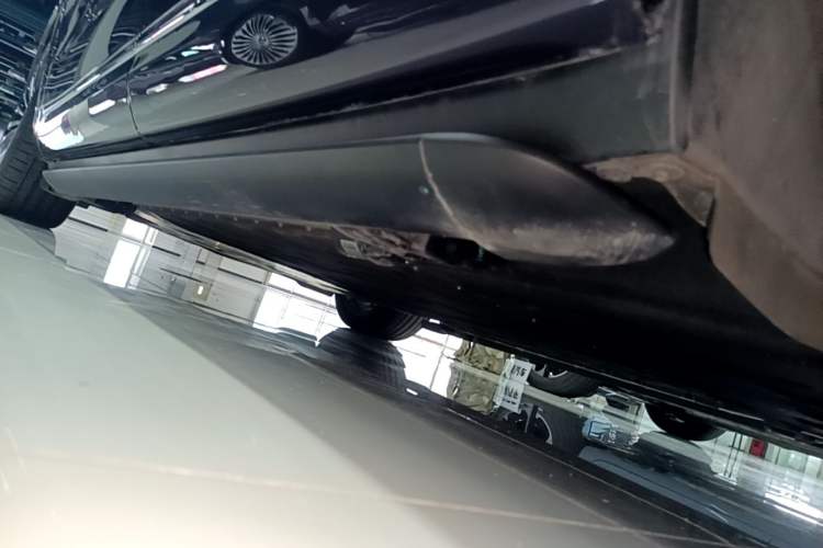 Used Hima AITO M9 2025 Extended-Range Ultra Version 52 kWh 5-Seater Edition Left Side Sill