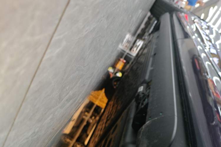 Used Hima AITO M9 2025 Extended-Range Ultra Version 52 kWh 5-Seater Edition Left Side Sill