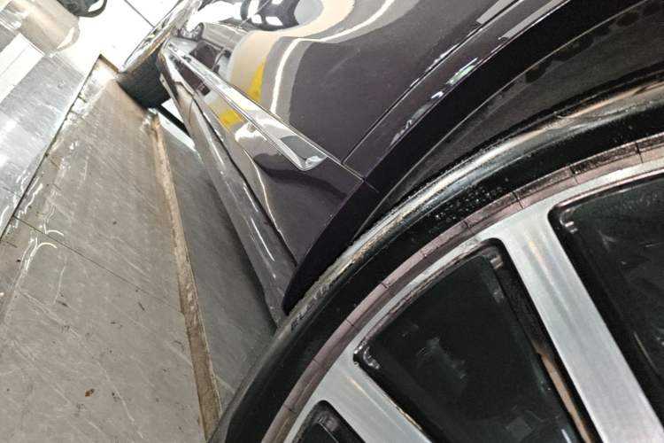 Used Hima AITO M9 2025 Extended-Range Ultra Version 52 kWh 5-Seater Edition Left Side Sill