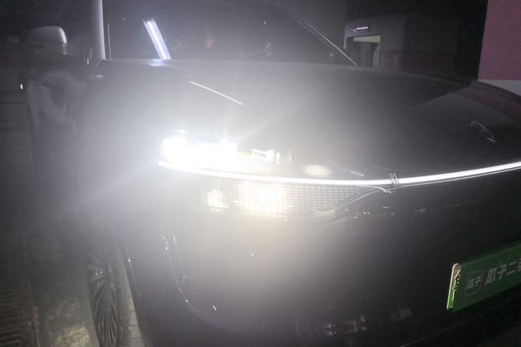 Used Hima AITO M9 2025 Model Range-Extended Ultra Edition 52kWh 6-seater (896-line LiDAR) Right Front Headlight
