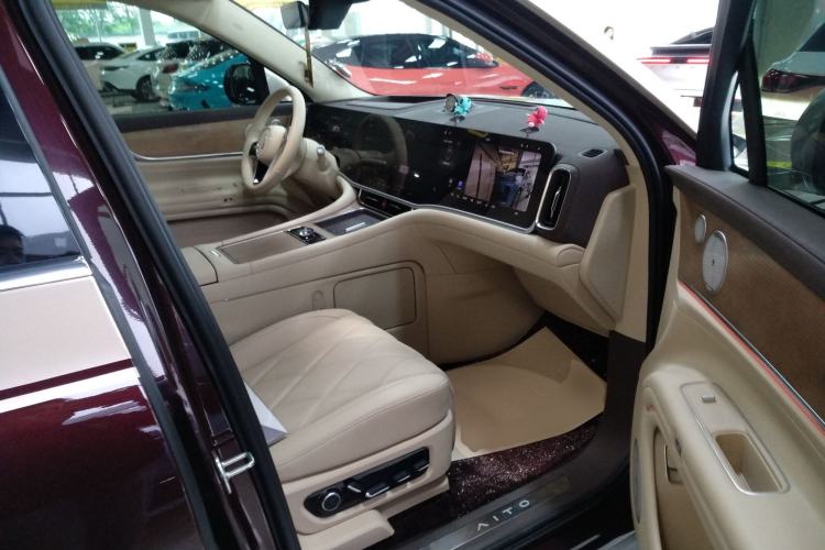 Used Hima AITO M9 2025 Extended-Range Ultra Version 52 kWh 6-Seater Right Front Seat