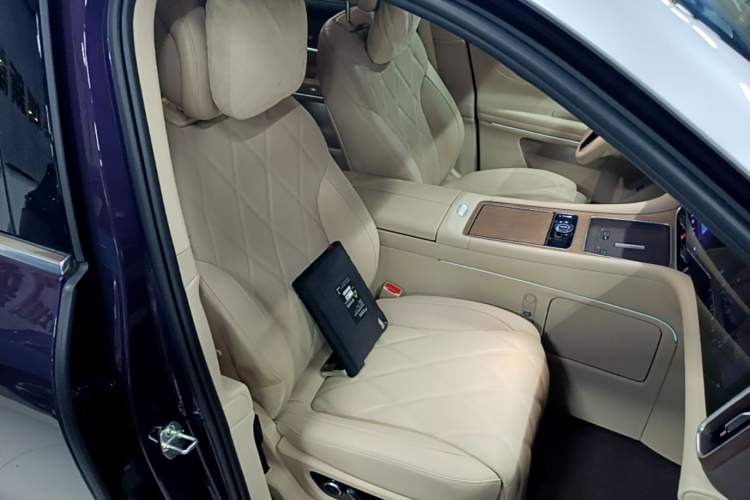 Used Hima AITO M9 2025 Extended-Range Ultra Version 52 kWh 5-Seater Edition Right Front Seat