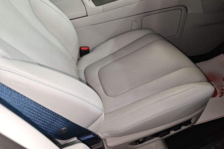 Used Hima AITO M9 2025 Extended-Range Ultra Version 52 kWh 5-Seater Edition Right Front Seat