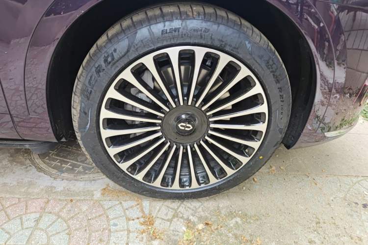 Used Hima AITO M9 2025 Extended-Range Ultra Version 52 kWh 6-Seater Right Front Wheel Hub