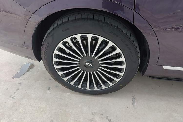 Used Hima AITO M9 2025 Extended-Range Ultra Version 52 kWh 6-Seater Right Rear Wheel Hub