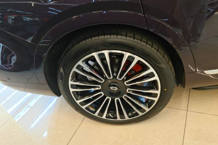 Used Hima AITO M9 2025 Extended-Range Ultra Version 52 kWh 5-Seater Edition Right Rear Wheel Hub