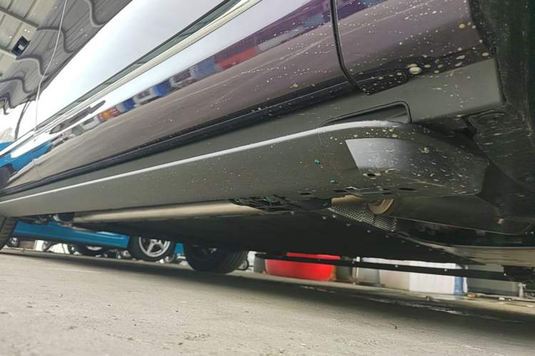 Used Hima AITO M9 2025 Extended-Range Ultra Version 52 kWh 6-Seater Right Side Sill