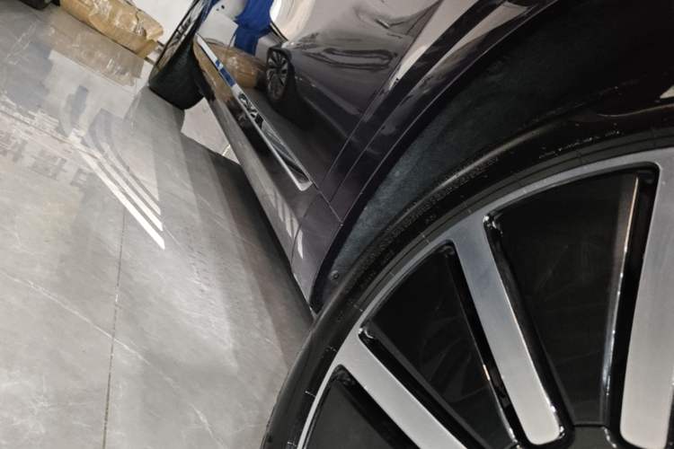Used Hima AITO M9 2025 Extended-Range Ultra Version 52 kWh 5-Seater Edition Right Side Sill