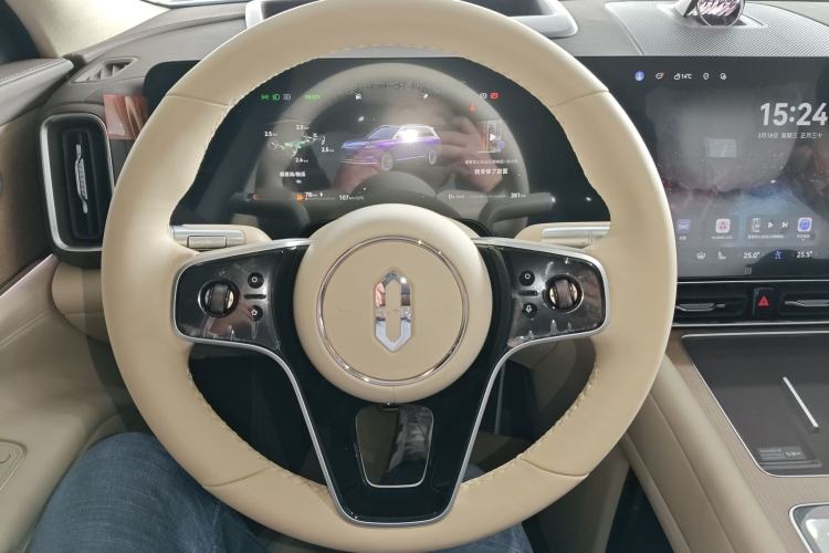 Used Hima AITO M9 2025 Extended-Range Ultra Version 52 kWh 5-Seater Edition Steering Wheel