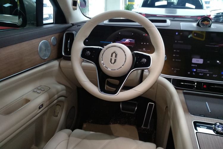 Used Hima AITO M9 2025 Extended-Range Ultra Version 52 kWh 6-Seater Steering Wheel