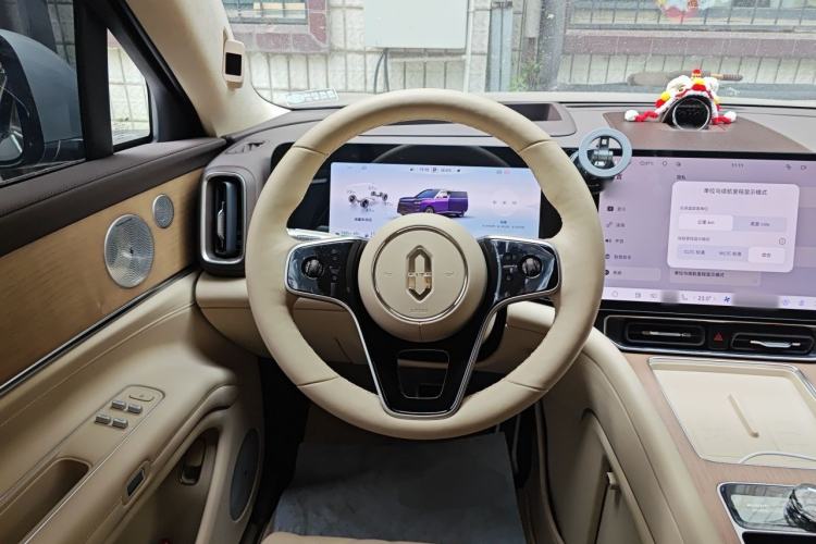 Used Hima AITO M9 2025 Extended-Range Ultra Version 52 kWh 6-Seater Steering Wheel