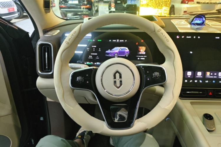 Used Hima AITO M9 2025 Extended-Range Ultra Version 52 kWh 5-Seater Edition Steering Wheel