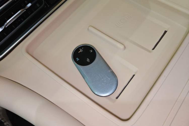 Used Hima AITO M9 2025 Extended-Range Ultra Version 52 kWh 5-Seater Edition Vehicle Key