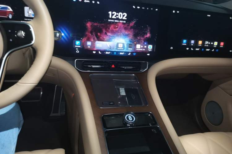 Used Hima AITO M9 2025 Extended-Range Ultra Version 52 kWh 5-Seater Edition Audio And AC Panel