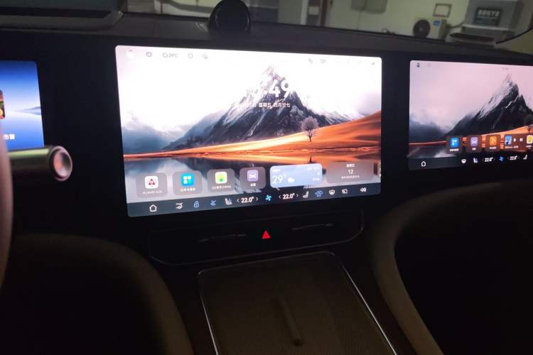 Used Hima AITO M9 2025 All-Electric Ultra Version 100 kWh 5-Seater Model Audio And AC Panel