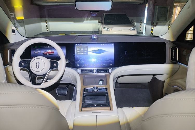 Used Hima AITO M9 2025 Extended-Range Ultra Version 52 kWh 6-Seater Center Console