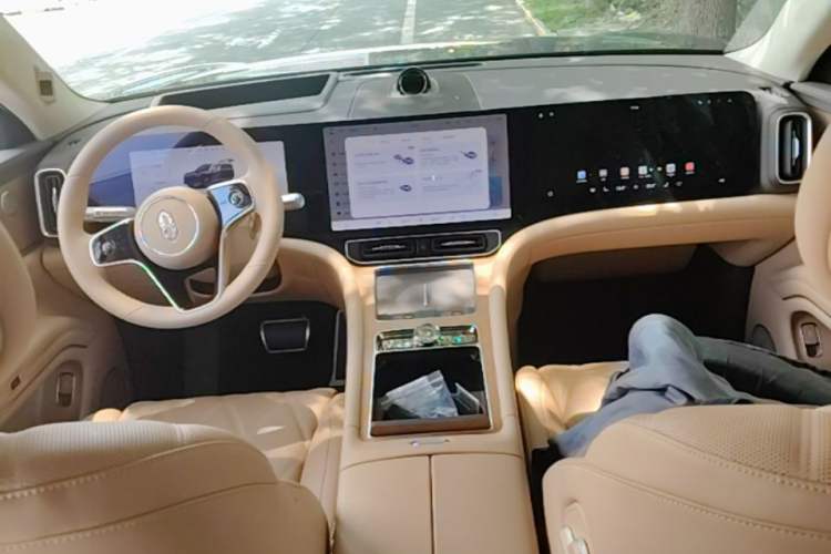 Used Hima AITO M9 2025 Extended-Range Ultra Version 52 kWh 5-Seater Edition Center Console