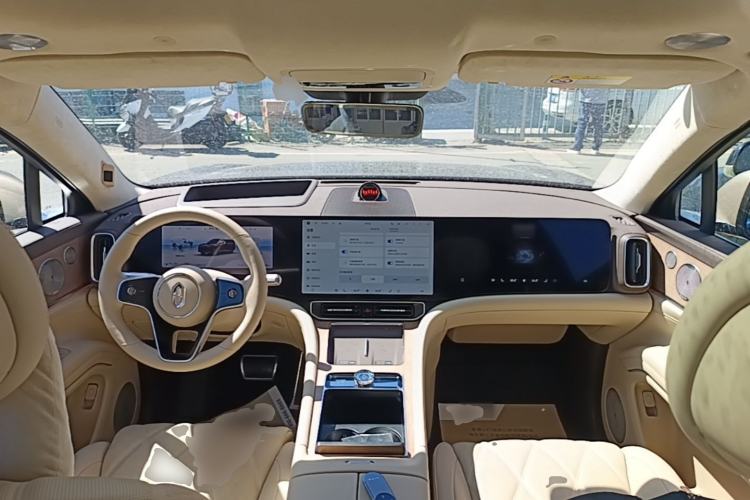 Used Hima AITO M9 2025 Extended-Range Ultra Version 52 kWh 6-Seater Center Console