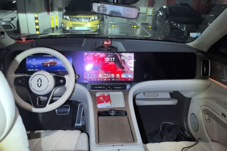 Used Hima AITO M9 2025 Extended-Range Max Version 52 kWh 5-Seater Edition Center Console