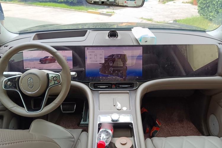 Used Hima AITO M9 2025 Extended-Range Ultra Version 52 kWh 5-Seater Edition Center Console