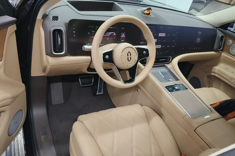 Used Hima AITO M9 2025 Extended-Range Ultra Version 52 kWh 5-Seater Edition Center Console