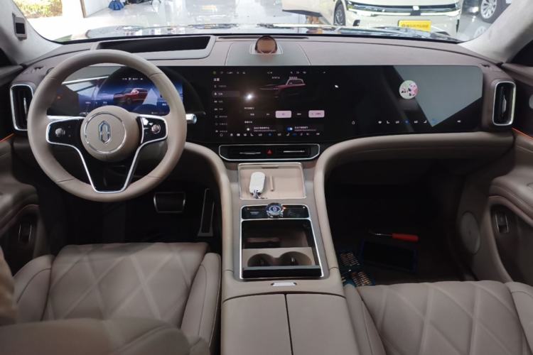 Used Hima AITO M9 2025 All-Electric Ultra Version 100 kWh 5-Seater Model Center Console
