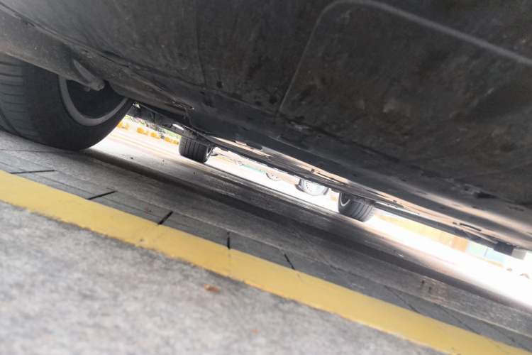 Used Hima AITO M9 2025 Pure Electric Ultra Version 100 kWh 6-Seater Model Chassis Front