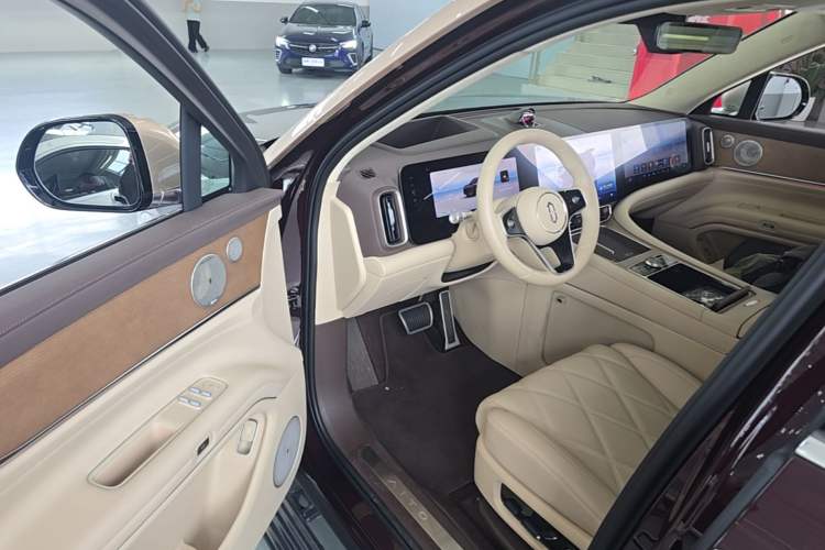 Used Hima AITO M9 2025 Pure Electric Ultra Version 100 kWh 6-Seater Model Driver Seat