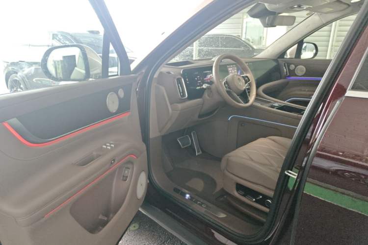 Used Hima AITO M9 2025 Extended-Range Ultra Version 52 kWh 6-Seater Driver Seat