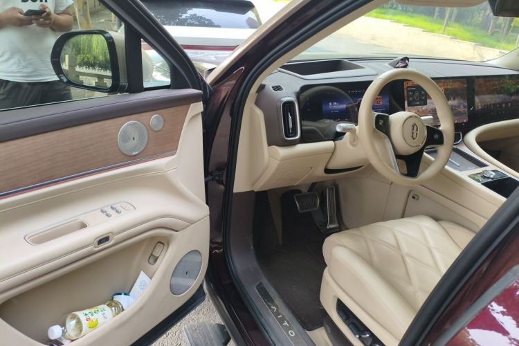 Used Hima AITO M9 2025 Extended-Range Ultra Version 52 kWh 6-Seater Driver Seat