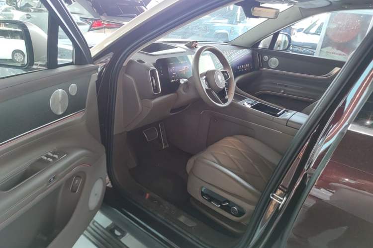 Used Hima AITO M9 2025 Extended-Range Ultra Version 52 kWh 6-Seater Driver Seat