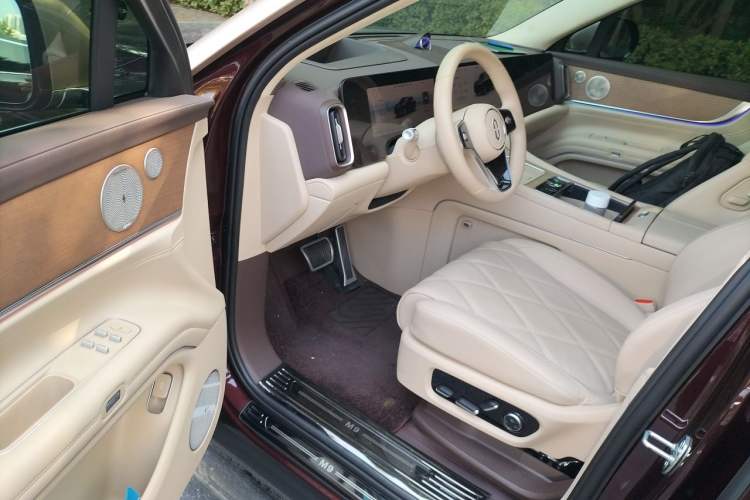 Used Hima AITO M9 2025 Extended-Range Ultra Version 52 kWh 6-Seater Driver Seat