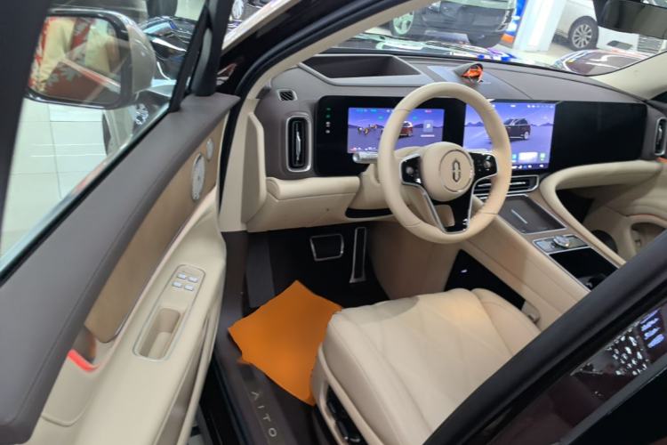 Used Hima AITO M9 2025 Extended-Range Ultra Version 52 kWh 6-Seater Driver Seat