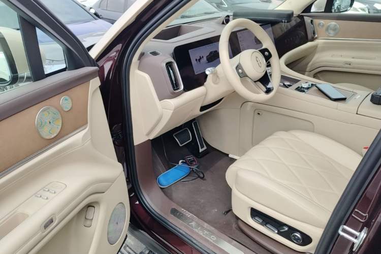 Used Hima AITO M9 2025 Extended-Range Ultra Version 52 kWh 6-Seater Driver Seat