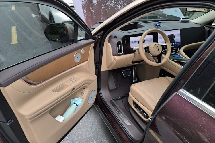 Used Hima AITO M9 2025 Pure Electric Ultra Version 100 kWh 6-Seater Model Driver Seat