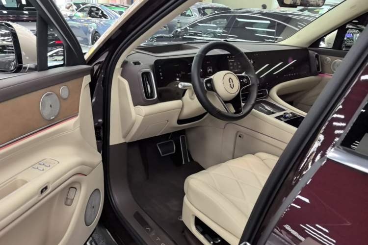 Used Hima AITO M9 2025 Extended-Range Ultra Version 52 kWh 6-Seater Driver Seat
