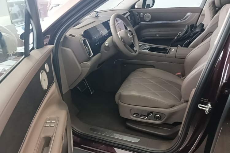 Used Hima AITO M9 2025 Extended-Range Ultra Version 52 kWh 6-Seater Driver Seat