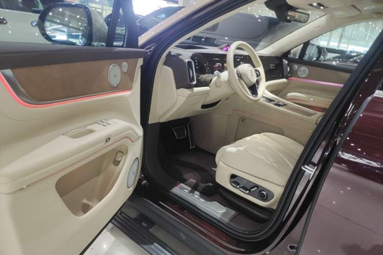 Used Hima AITO M9 2025 Extended-Range Ultra Version 52 kWh 6-Seater Driver Seat