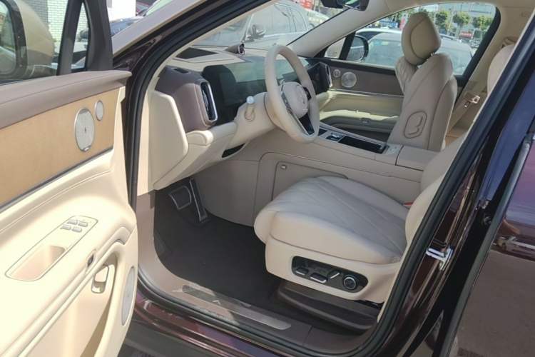 Used Hima AITO M9 2025 Extended-Range Ultra Version 52 kWh 6-Seater Driver Seat