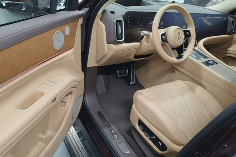 Used Hima AITO M9 2025 Extended-Range Ultra Version 52 kWh 5-Seater Edition Driver Seat