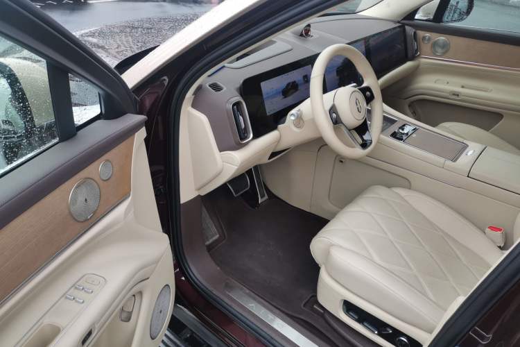 Used Hima AITO M9 2025 Extended-Range Ultra Version 52 kWh 6-Seater Driver Seat