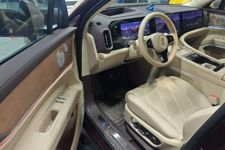 Used Hima AITO M9 2025 Extended-Range Max Version 52 kWh 5-Seater Edition Driver Seat