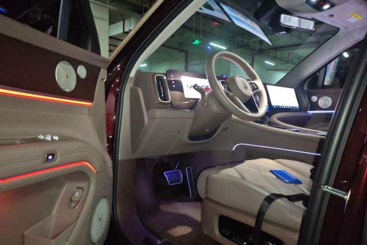 Used Hima AITO M9 2025 Extended-Range Ultra Version 52 kWh 6-Seater Driver Seat
