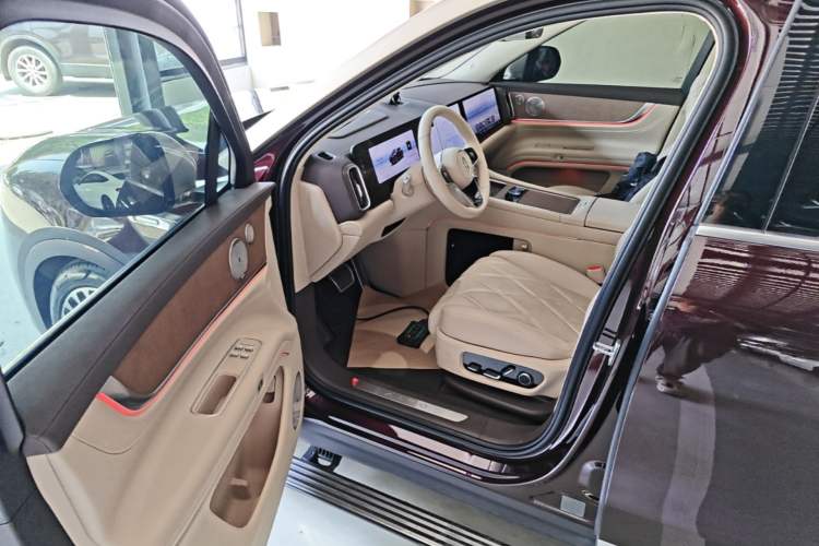 Used Hima AITO M9 2025 Extended-Range Ultra Version 52 kWh 6-Seater Driver Seat