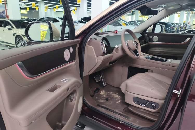 Used Hima AITO M9 2025 All-Electric Ultra Version 100 kWh 5-Seater Model Driver Seat
