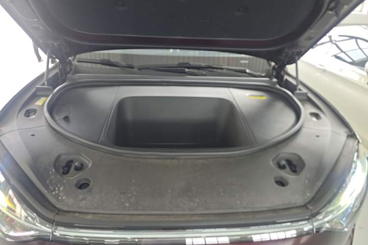 Used Hima AITO M9 2025 Pure Electric Ultra Version 100 kWh 6-Seater Model Engine Bay