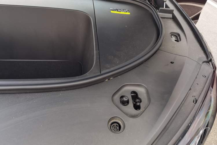Used Hima AITO M9 2025 All-Electric Ultra Version 100 kWh 5-Seater Model Engine Bay Left